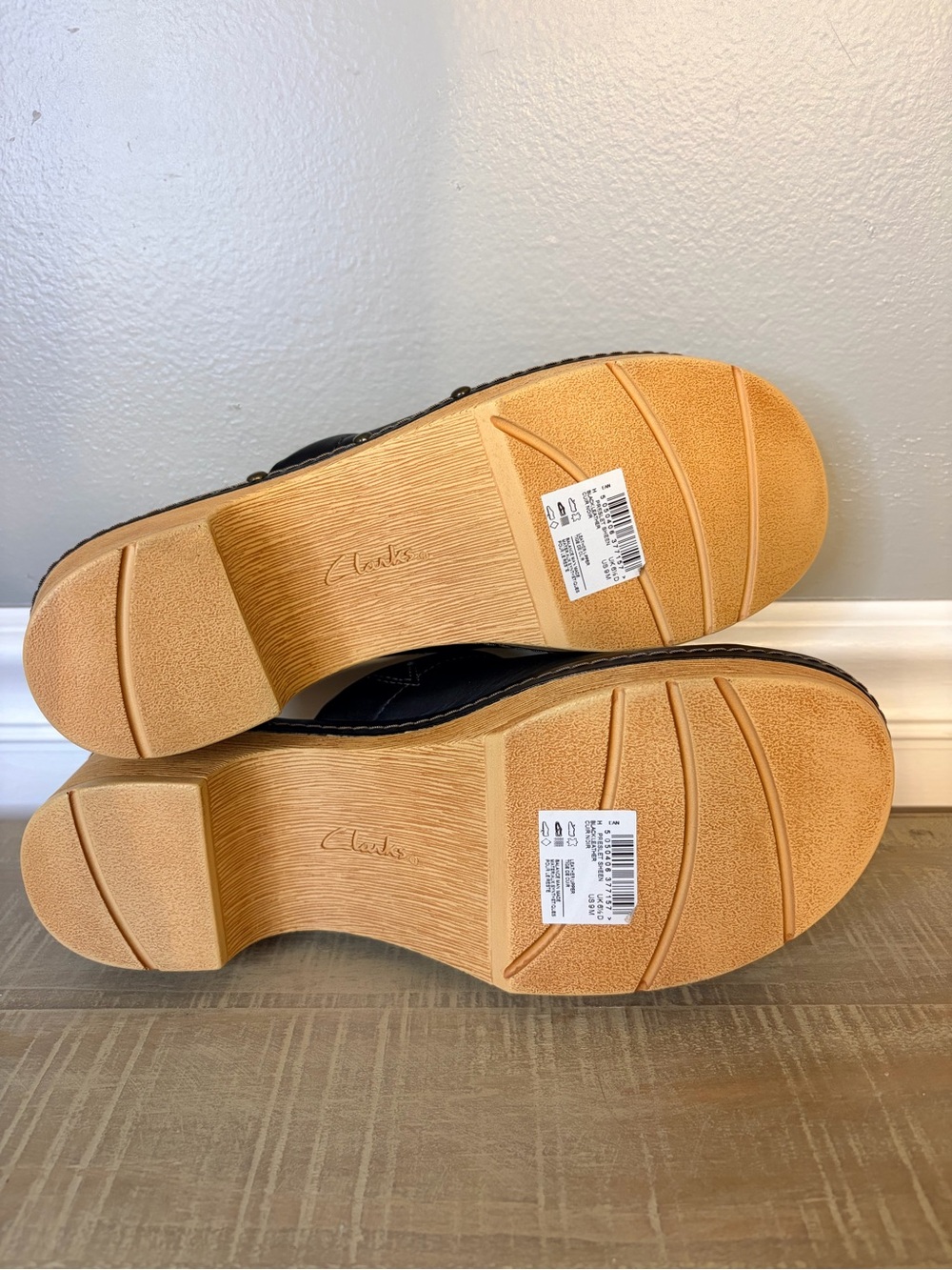 *NWT* Clarks Women’s Black Leather Presley Sheen Clogs, Size 9 - Picture 6 of 7